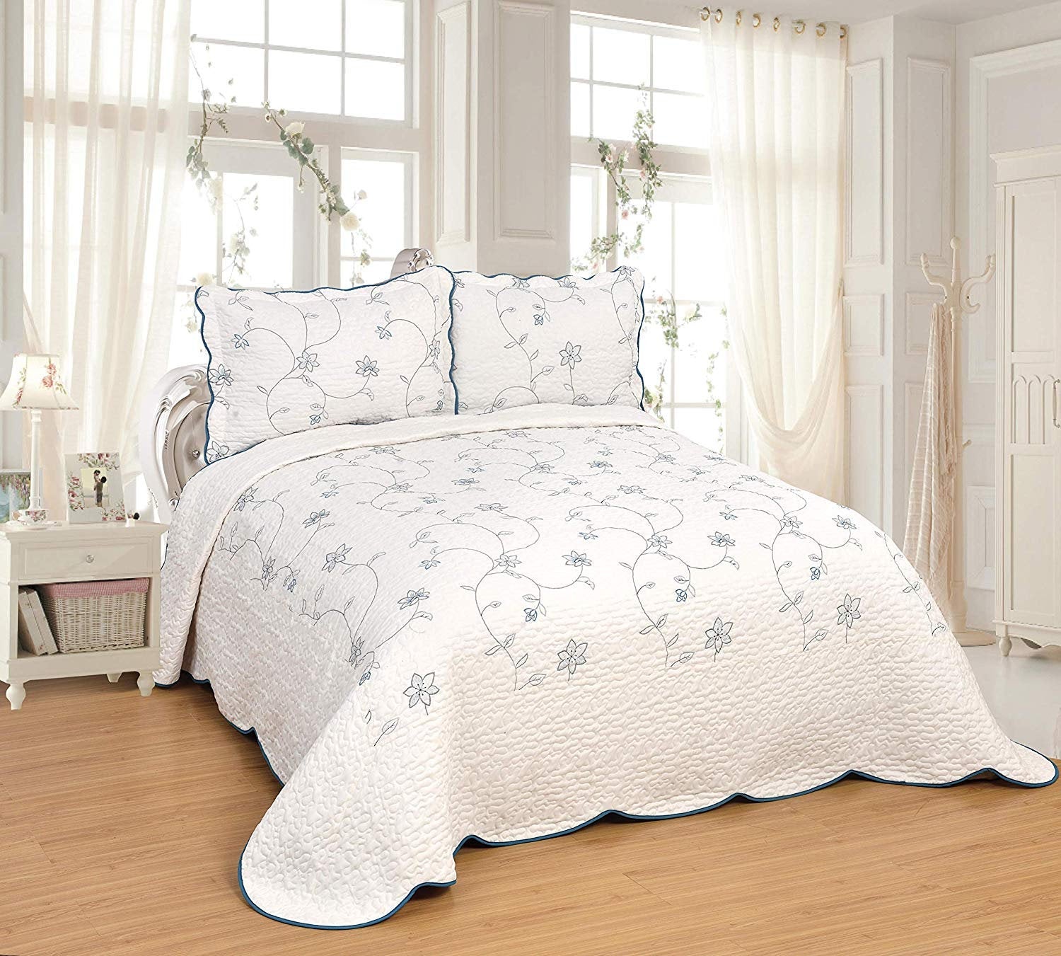 OctoRose 3 pcs Nice Design 106x96 inch Fully Quilted Embroidered  Bedspread Coverlets Bed Cover Pillow Sham Set